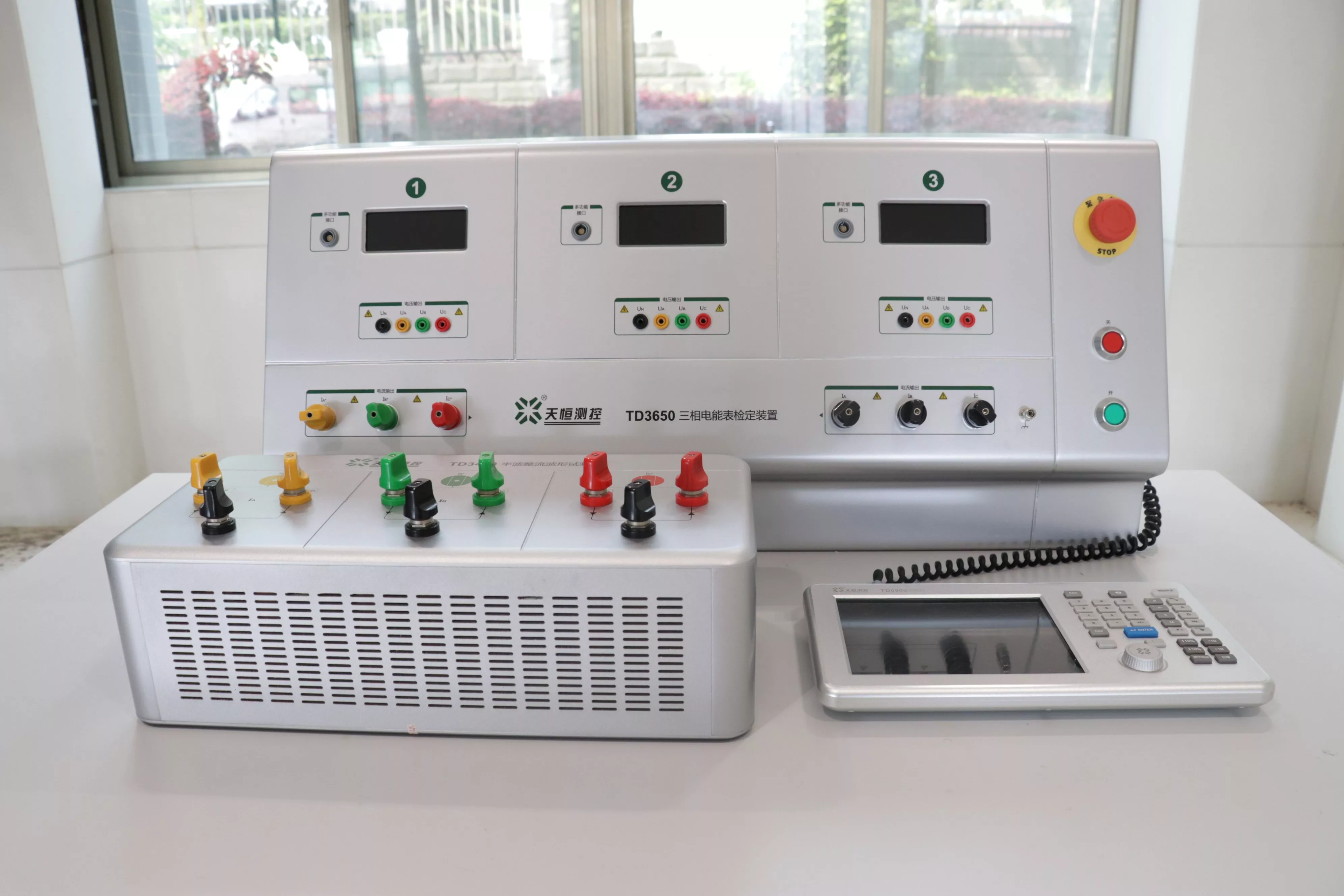 3상 전력량계 검증 장치 Three-phase Energy Meters Verification Device